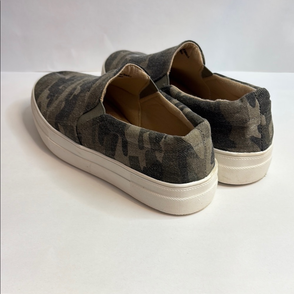 FINAL! Soda Camo Green and White Slip-On Sneakers with Rubber Soles - Picture 4 of 9